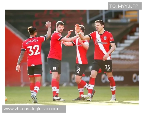 足球进攻原则解析与实战应用探讨提升球队进攻效率的关键策略与技巧